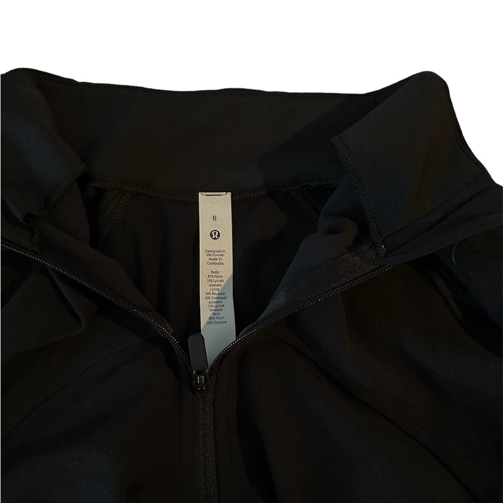 Selling my lululemon define sweater size 8